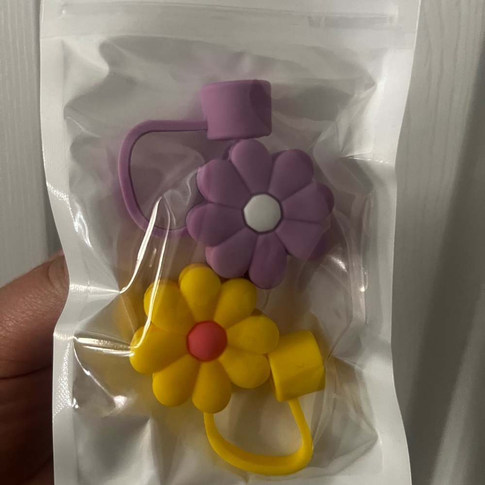 🐣NWT Straw Toppers Flower-Shaped 2-Pack